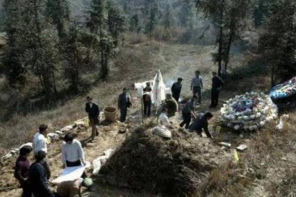 新坟动土有什么讲究(新坟不小心动土了怎么办) 新坟动土有什么讲究(新坟不小心动土了怎么办)